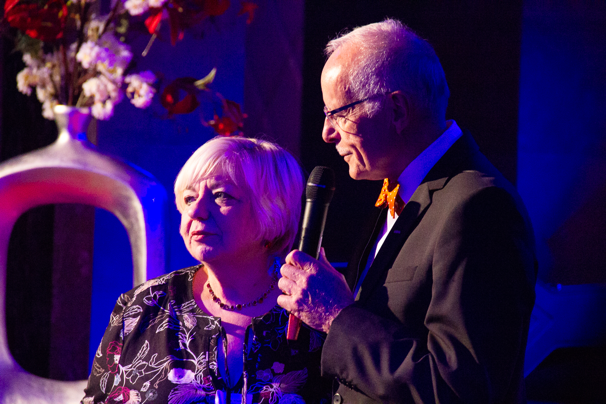 Gala-Abend im Alten Wartesaal 2018 - Pater Stegmaier ehrt Wilma Haas
